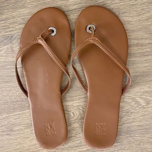 🟣 NY&Co Classic Flip Flops in Cognac 9 EUC